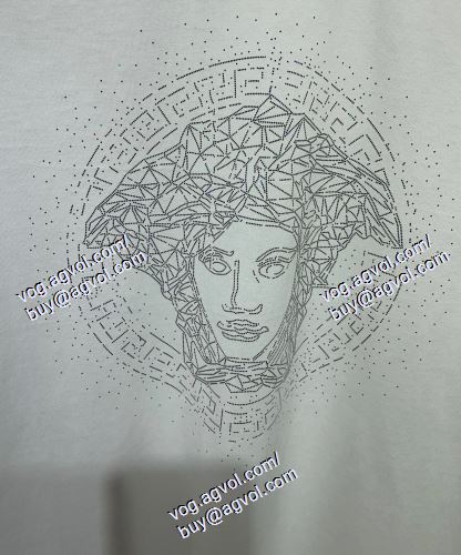  半袖Tシャツ ヴェルサーチVERSACE 2色可選 2021春夏 VERSACEブランドスーパーコピー ムダな装飾を排したデザイン 