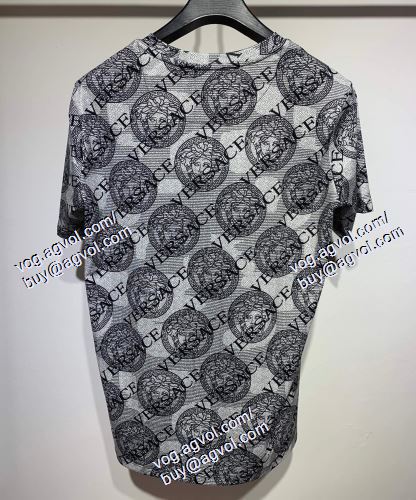  ヴェルサーチVERSACE 半袖Tシャツ 2021春夏 VERSACEブランド コピー お洒落に魅せる