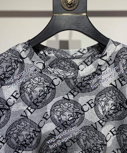  ヴェルサーチVERSACE 半袖Tシャツ 2021春夏 VERSACEブランド コピー お洒落に魅せる