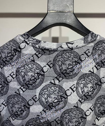  ヴェルサーチVERSACE 半袖Tシャツ 2021春夏 VERSACEブランド コピー お洒落に魅せる