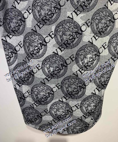  ヴェルサーチVERSACE 半袖Tシャツ 2021春夏 VERSACEブランド コピー お洒落に魅せる