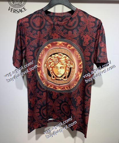  VERSACEスーパーコピー 半袖Tシャツ ヴェルサーチVERSACE 2021春夏 スタイリッシュな印象