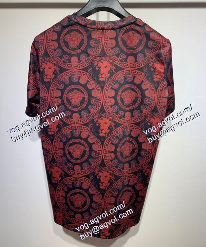  VERSACEスーパーコピー 半袖Tシャツ ヴェルサーチVERSACE 2021春夏 スタイリッシュな印象