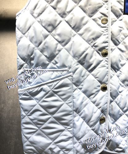 ダウンジャケット ベスト バーバリースーパーコピー 魅惑 2021秋冬 バーバリー BURBERRY 立体的な衿元 適度な厚み