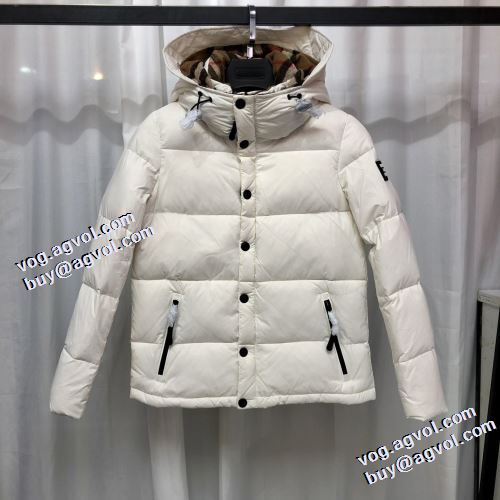 3色可選 バーバリーブランドコピー セレブ風 2021秋冬 バーバリー BURBERRY ダウンジャケット ファスナポケットが斜めになっているデザイン フードづき 軽くて暖かい