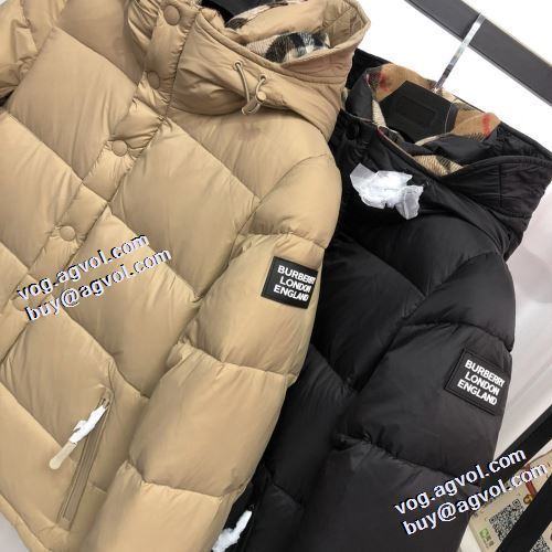 3色可選 バーバリーブランドコピー セレブ風 2021秋冬 バーバリー BURBERRY ダウンジャケット ファスナポケットが斜めになっているデザイン フードづき 軽くて暖かい