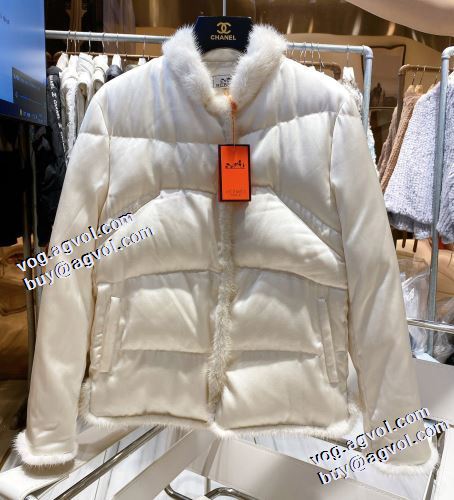 ダウンジャケット 2021秋冬 エルメス HERMES エルメスブランド コピー 落ち着いた感覚 スナップ止め仕様 軽くて暖かい