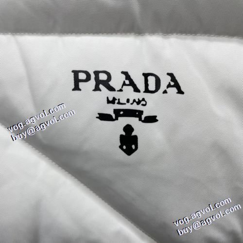 3色可選 2021秋冬 軽くて暖かい プラダ PRADA 肌触りのいい プラダブランド コピー ダウンジャケット 首周りもあったかい ポケットづき