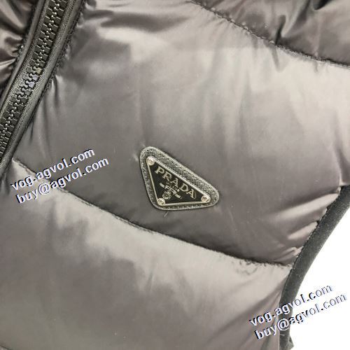 お洒落自在 プラダブランド 偽物 通販 フードづき 2021秋冬 プラダ PRADA 3色可選 ベスト ファスナポケットが斜めになっているデザイン