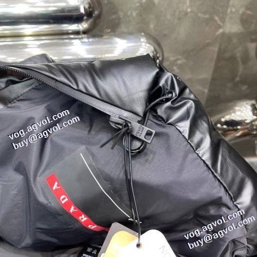 ダウンジャケット 高レベルの保温性 個性派 2021秋冬 プラ PRADA プラダ偽物ブランド ベスト ファスナポケットが斜めになっているデザイン