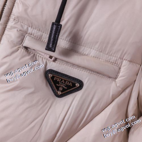 ダウンジャケット フード取り外し不可 海外セレブ定番愛用 2021秋冬 プラダ PRADA プラダスーパーコピー 着心地 の良い 3色可選