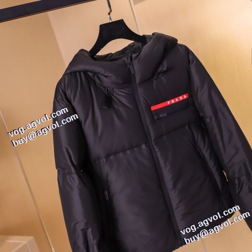 2021秋冬 ファスナポケットが斜めになっているデザイン プラダブランドスーパーコピー プラダ PRADA 上質 3色可選 ダウンジャケット フード取り外し不可