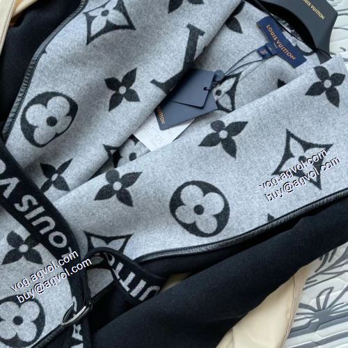 2021秋冬 ルイ ヴィトン LOUIS VUITTON 2色可選 ロングコート 女性らしい印象 ルイ ヴィトンブランドコピー 人気商品登場