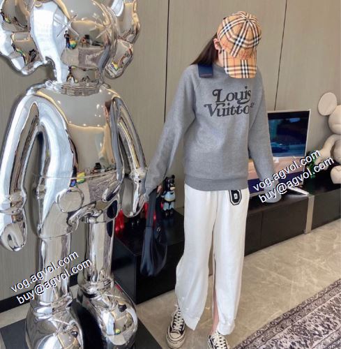 オリジナル プルオーバーパーカー 英字 ルイ ヴィトンブランド 偽物 通販 2021秋冬 ルイ ヴィトン LOUIS VUITTON