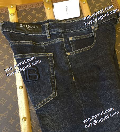 2021秋冬 バルマン BALMAIN バルマンブランド コピー 海外限定ライン デニムパンツ 足長効果のある 本格なデニム地