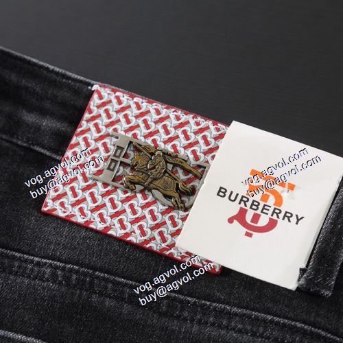  一味違うケーブル編みが魅力満点 バーバリー BURBERRY 魔法のデニム 2021春夏 BURBERRY偽物ブランド