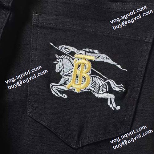 バーバリーブランドコピー 人気商品登場 最高のリラックス感 コーデの幅広い 2021秋冬 バーバリー BURBERRY ストレートデニムパンツ