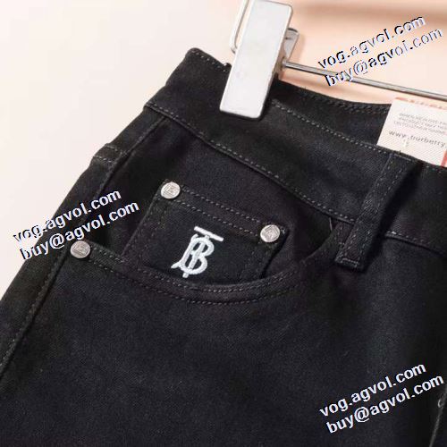 バーバリーブランドコピー 人気商品登場 最高のリラックス感 コーデの幅広い 2021秋冬 バーバリー BURBERRY ストレートデニムパンツ