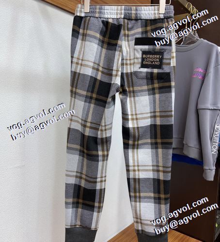 バーバリーコピー 2021秋冬 絶大な人気を誇る どんなポーズでもしっかりフィットする バーバリー BURBERRY 大絶賛の履き心地! チノパン