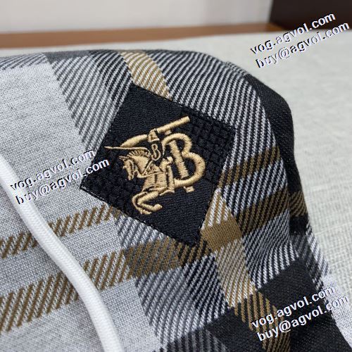 バーバリーコピー 2021秋冬 絶大な人気を誇る どんなポーズでもしっかりフィットする バーバリー BURBERRY 大絶賛の履き心地! チノパン
