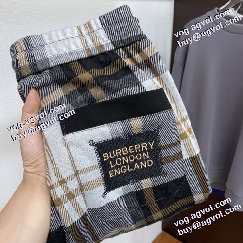 バーバリーコピー 2021秋冬 絶大な人気を誇る どんなポーズでもしっかりフィットする バーバリー BURBERRY 大絶賛の履き心地! チノパン
