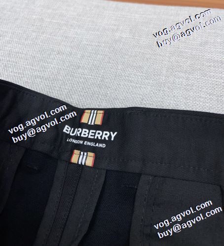 2色可選 バーバリースーパーコピー 上品な輝きを放つ形 チノパン 2021秋冬 バーバリー BURBERRY 重宝するアイテム これからの季節の必須ボトムス