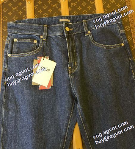 ディオールスーパーコピー 激安 デザイン性の高い デニムパンツ ストレートデニムパンツ 2021秋冬 ディオール DIOR バックポケット付 定番ボトム しっかりとしたデニム地