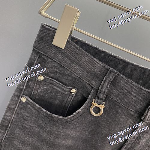 2021秋冬 サルヴァトーレフェラガモ FERRAGAMO フェラガモブランド コピー 限量販売 デニムパンツ 生地結構伸びる バックポケット付 一味違うデニム 人気メンズデニム