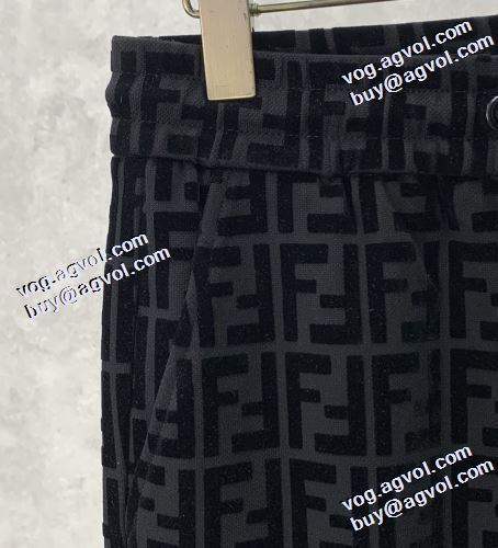 フェンディコピー 売れ筋のいい 2021秋冬 フェンディ FENDI チノパン 着回力抜群 定番ボトム 窮屈感はゼロ 最高のリラックス感 これからの季節の必須ボトムス