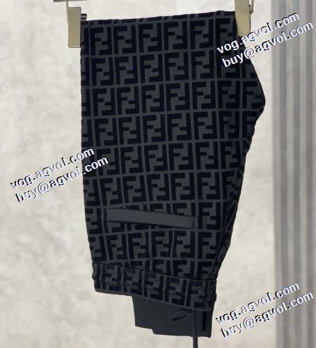 フェンディコピー 売れ筋のいい 2021秋冬 フェンディ FENDI チノパン 着回力抜群 定番ボトム 窮屈感はゼロ 最高のリラックス感 これからの季節の必須ボトムス