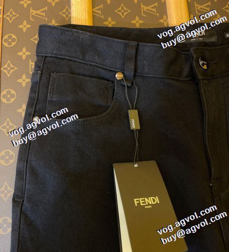 2021秋冬 フェンディ FENDI フェンディブランド 偽物 通販 ランキング1位 ジーンズ バックポケット付 こだわりのオリジナルデニム 人気メンズデニム 絶大な人気を誇る
