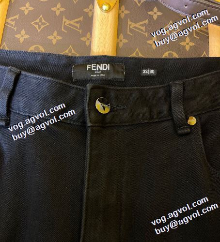 2021秋冬 フェンディ FENDI フェンディブランド 偽物 通販 ランキング1位 ジーンズ バックポケット付 こだわりのオリジナルデニム 人気メンズデニム 絶大な人気を誇る