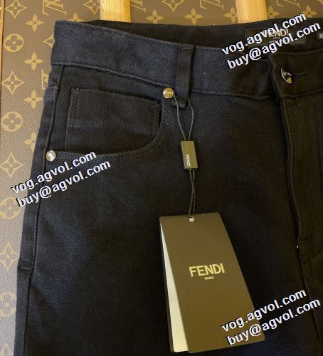 フェンディスーパーコピー 激安 人気 ランキング 2021秋冬 フェンディ FENDI 格好いいデニム ジーンズ ぐんぐん伸びるストレッチなデニム 着回しOK 魔法のデニム 人気メンズデニム