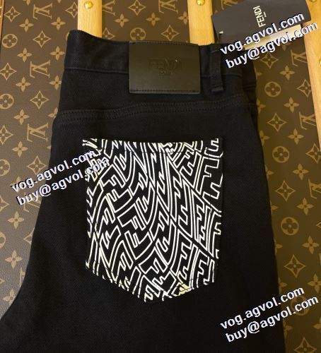 フェンディスーパーコピー 激安 人気 ランキング 2021秋冬 フェンディ FENDI 格好いいデニム ジーンズ ぐんぐん伸びるストレッチなデニム 着回しOK 魔法のデニム 人気メンズデニム