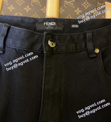 フェンディスーパーコピー 激安 人気 ランキング 2021秋冬 フェンディ FENDI 格好いいデニム ジーンズ ぐんぐん伸びるストレッチなデニム 着回しOK 魔法のデニム 人気メンズデニム