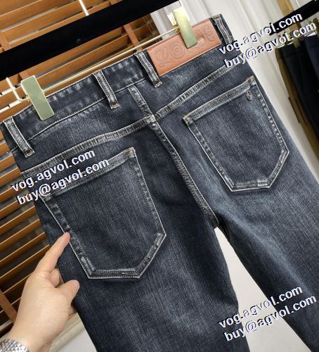 ロエベブランド コピー ストレートデニムパンツ ぐんぐん伸びるストレッチなデニム ビンテージ感溢れる 2021秋冬 変わらない人気を誇る ロエベ LOEWE
