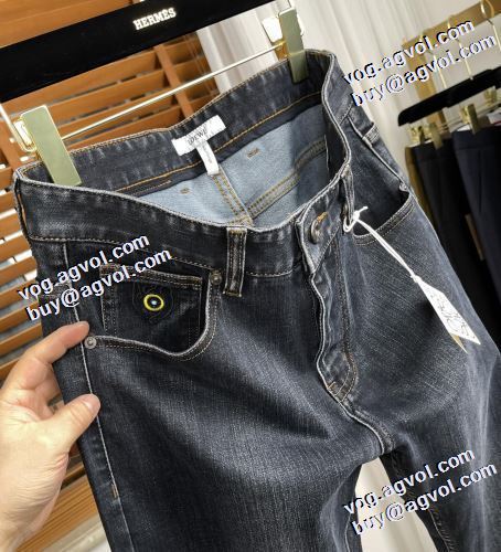 ロエベブランド コピー ストレートデニムパンツ ぐんぐん伸びるストレッチなデニム ビンテージ感溢れる 2021秋冬 変わらない人気を誇る ロエベ LOEWE