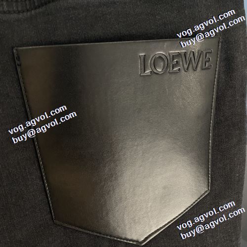 2021秋冬 ロエベスーパーコピー ロエベ LOEWE 生地結構伸びる  重宝するアイテムデニムパンツ 完売必至の人気モデルをご紹介