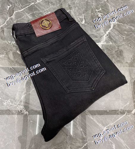 2021秋冬 ルイ ヴィトンコピーブランド ルイ ヴィトン LOUIS VUITTON 味のある大人のデニム ストレッチが効いた 今買い◎得 ストレートデニムパンツ