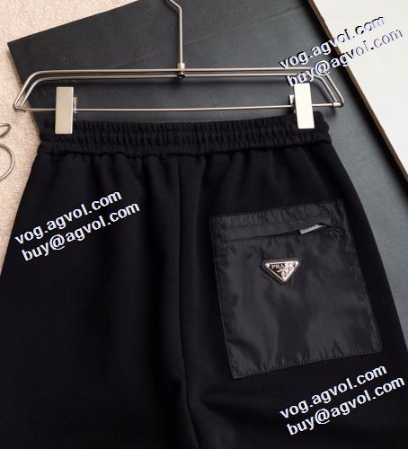 ジッパー付 絶妙なルーズ感 2021秋冬 プラダ PRADA プラダコピー コーデ チノパン 知的なムードを演出