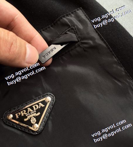 ジッパー付 絶妙なルーズ感 2021秋冬 プラダ PRADA プラダコピー コーデ チノパン 知的なムードを演出