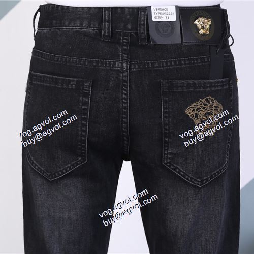  SALE開催 ヴェルサーチVERSACE レッグラインを引き締めてくれる 2021春夏 VERSACEコピー ブランド