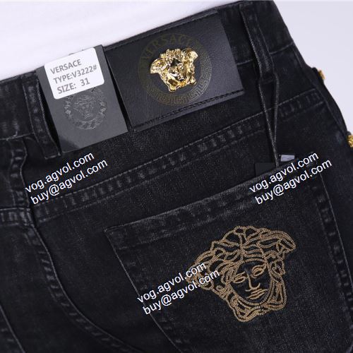  SALE開催 ヴェルサーチVERSACE レッグラインを引き締めてくれる 2021春夏 VERSACEコピー ブランド