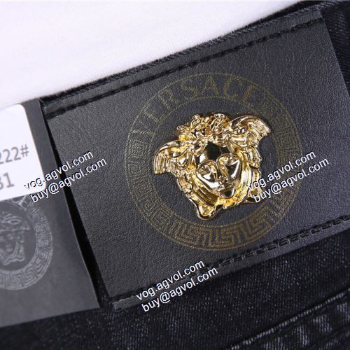  SALE開催 ヴェルサーチVERSACE レッグラインを引き締めてくれる 2021春夏 VERSACEコピー ブランド