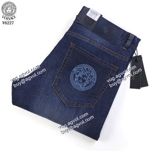  ハイグレードジーンズ 2021春夏 ヴェルサーチVERSACE 美品！ VERSACEスーパーコピー 激安