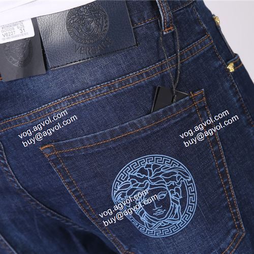  ハイグレードジーンズ 2021春夏 ヴェルサーチVERSACE 美品！ VERSACEスーパーコピー 激安