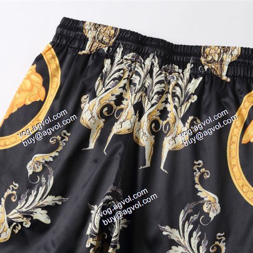  VERSACEブランドスーパーコピー 窮屈感はゼロ 2021春夏 ヴェルサーチVERSACE めちゃくちゃお得 