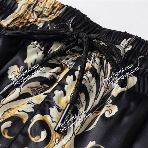  VERSACEブランドスーパーコピー 窮屈感はゼロ 2021春夏 ヴェルサーチVERSACE めちゃくちゃお得 