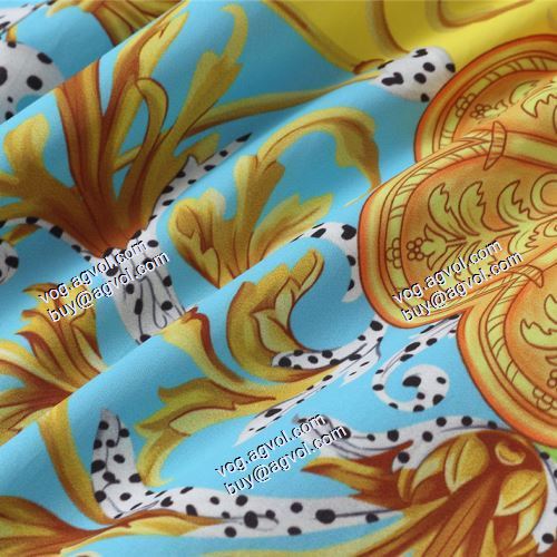  VERSACEコピー 2021春夏 ヴェルサーチVERSACE シンプル 人気商品  