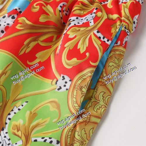  VERSACEコピー 2021春夏 ヴェルサーチVERSACE シンプル 人気商品  